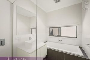 4 Charlottes Way, FOREST HILL, VIC 3131 AUS