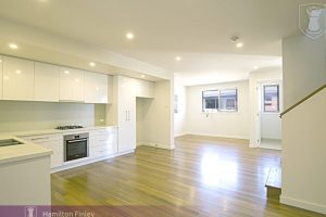 2/8 La Frank Street, BURWOOD, VIC 3125 AUS