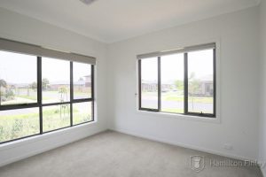 1 Roundhay Crescent, POINT COOK, VIC 3030 AUS