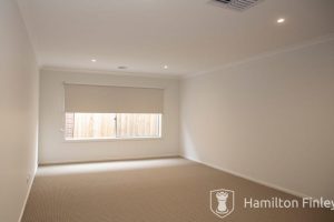 27 Yosemite Street, POINT COOK, VIC 3030 AUS