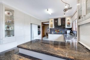 40 Caithness Crescent, GLEN WAVERLEY, VIC 3150 AUS