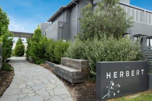 67 Surrey Road, BLACKBURN NORTH, VIC 3130 AUS