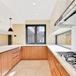 5 Leeds Road, MOUNT WAVERLEY, VIC 3149 AUS