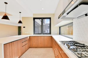 5 Leeds Road, MOUNT WAVERLEY, VIC 3149 AUS