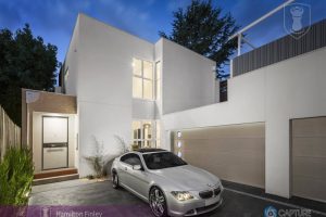 2/27 Carroll Crescent, GLEN IRIS, VIC 3146 AUS