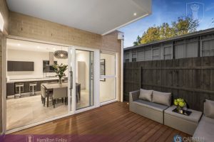 2/27 Carroll Crescent, GLEN IRIS, VIC 3146 AUS