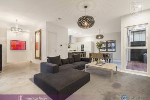 2/27 Carroll Crescent, GLEN IRIS, VIC 3146 AUS
