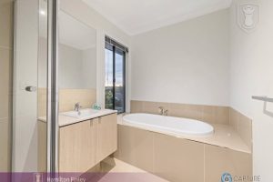 4 Thomas Street, CAMBERWELL, VIC 3124 AUS
