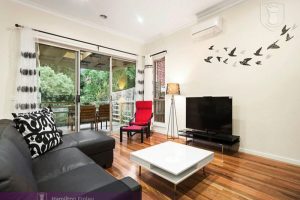 2/5 Thomas Court, DONCASTER, VIC 3108 AUS