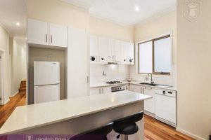 2/5 Thomas Court, DONCASTER, VIC 3108 AUS