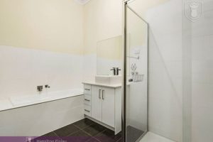 2/5 Thomas Court, DONCASTER, VIC 3108 AUS