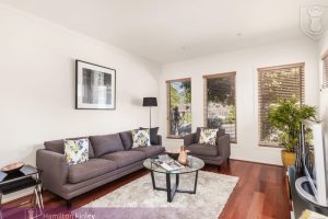 2/1 Lucerne Street, MOUNT WAVERLEY, VIC 3149 AUS