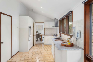 18 Burgundy Drive, DONCASTER, VIC 3108 AUS