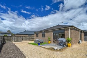 6 McWilliams Crescent, POINT COOK, VIC 3030 AUS