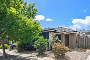 6 McWilliams Crescent, POINT COOK, VIC 3030 AUS