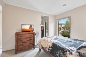 6 McWilliams Crescent, POINT COOK, VIC 3030 AUS