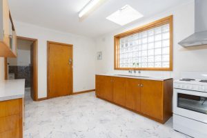 2/40 Avonhurst Drive, GLEN WAVERLEY, VIC 3150 AUS