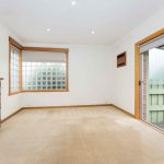 2/40 Avonhurst Drive, GLEN WAVERLEY, VIC 3150 AUS