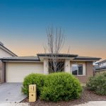 4 Flagstaff Cres, POINT COOK, VIC 3030 AUS
