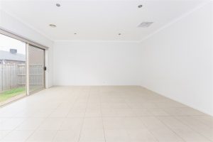 4 Flagstaff Cres, POINT COOK, VIC 3030 AUS