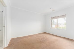 4 Flagstaff Cres, POINT COOK, VIC 3030 AUS