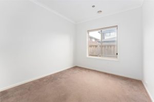 4 Flagstaff Cres, POINT COOK, VIC 3030 AUS