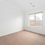 4 Flagstaff Cres, POINT COOK, VIC 3030 AUS