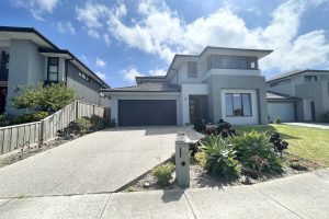 30 BURNHAM CRES, KEYSBOROUGH, VIC 3173 AUS