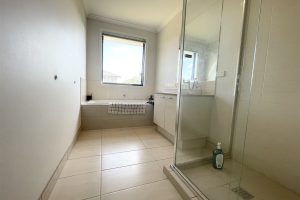 30 BURNHAM CRES, KEYSBOROUGH, VIC 3173 AUS