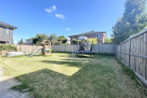 30 BURNHAM CRES, KEYSBOROUGH, VIC 3173 AUS