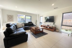 30 BURNHAM CRES, KEYSBOROUGH, VIC 3173 AUS