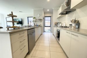 30 BURNHAM CRES, KEYSBOROUGH, VIC 3173 AUS