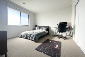 30 BURNHAM CRES, KEYSBOROUGH, VIC 3173 AUS