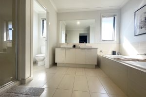 30 BURNHAM CRES, KEYSBOROUGH, VIC 3173 AUS