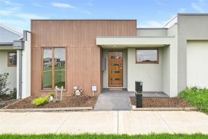 8 Flowering Walk, TARNEIT, VIC 3029 AUS