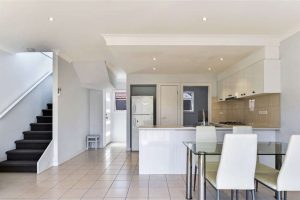 2/41 Winter Cres, RESERVOIR, VIC 3073 AUS